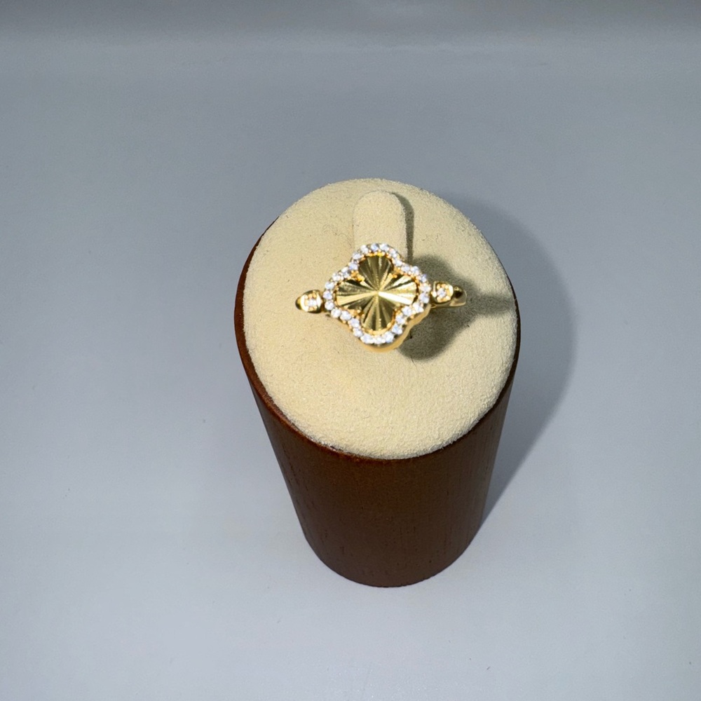 18k Clover Spinner Ring - Picture 5 of 10